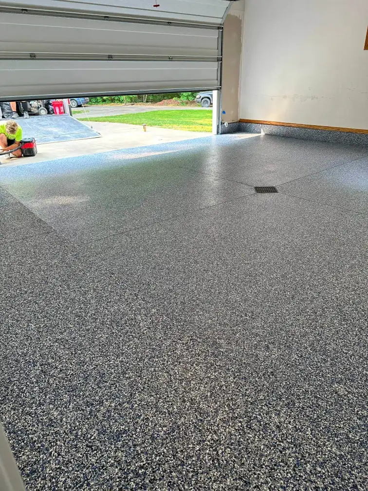 Completed garage floor with a speckled flake blend